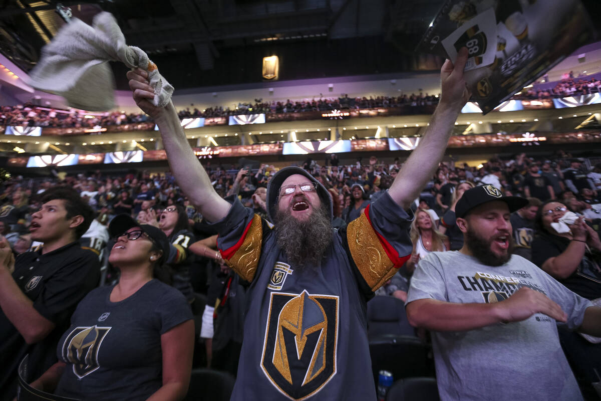 Daryl Keppner of Pahrump celebrates a third period goal by Vegas Golden Knights right wing Reil ...