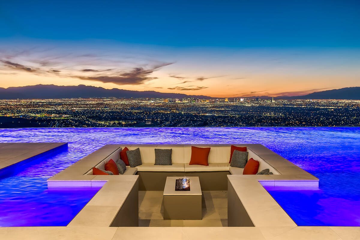 The pool. (IS Luxury)