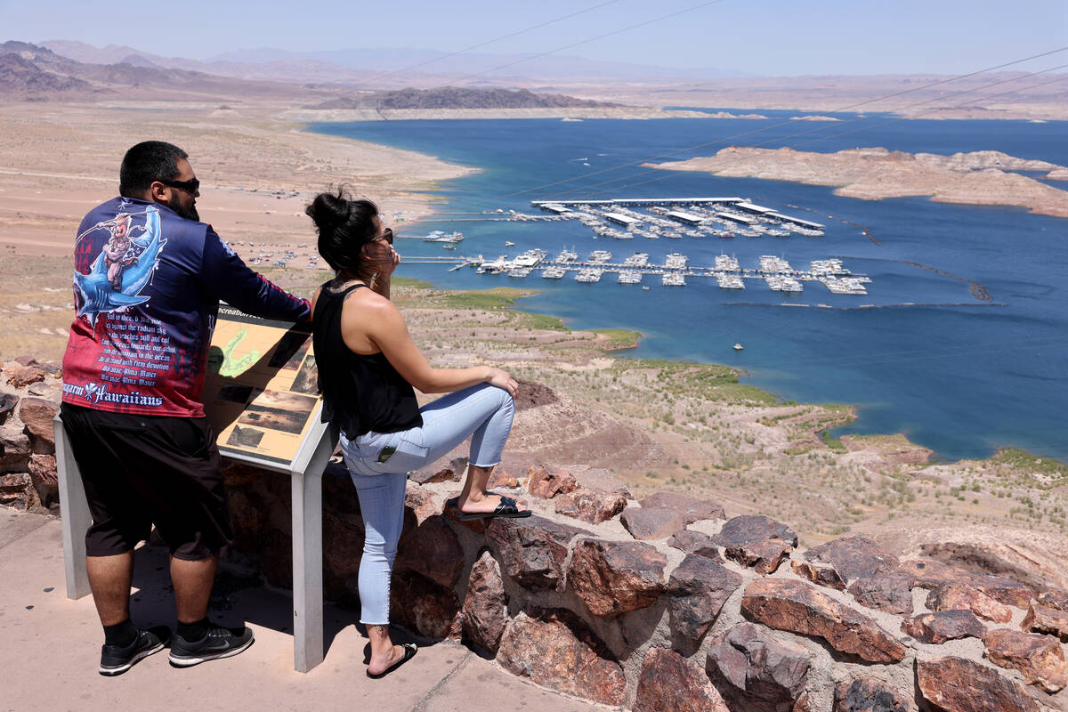 Johnathan Kahaloa and Ashley Faasoa of Las Vegas take in the views at Lake Mead Lakeview Overlo ...