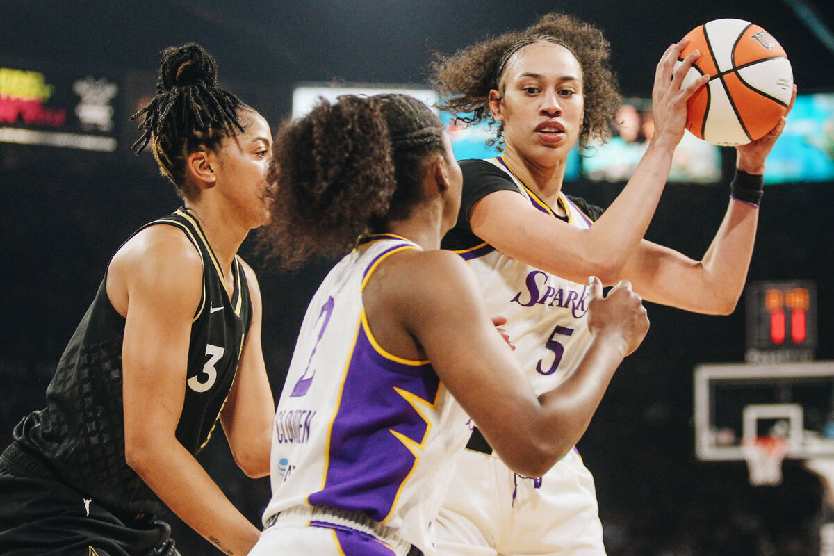 Los Angeles Sparks forward Dearica Hamby (5) passes the ball to Sparks guard Nia Clouden (2) as ...