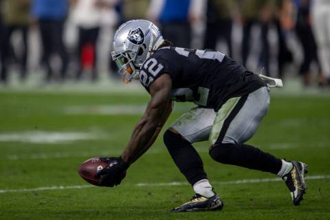 Raiders running back Ameer Abdullah (22) attempts to recover after muffing a catch on a kickoff ...