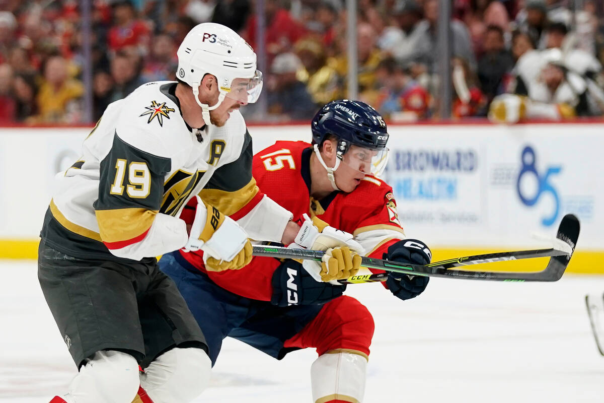 Vegas Golden Knights right wing Reilly Smith (19) and Florida Panthers center Anton Lundell (15 ...