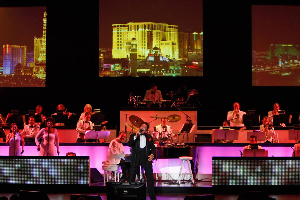 RJ FILE*** DUANE PROKOP/LAS VEGAS REVIEW-JOURNAL Entertainer Wayne Newton performs during the o ...
