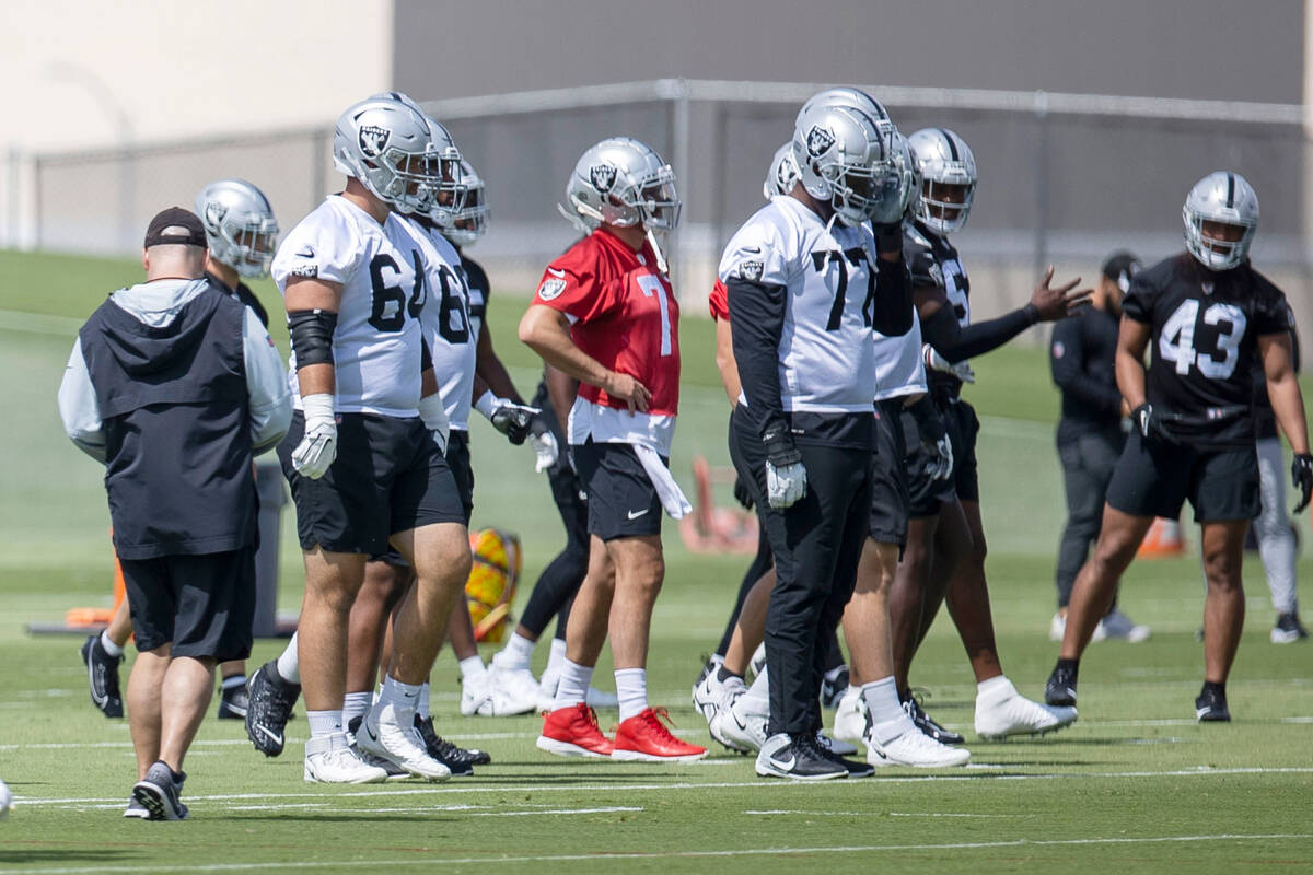 Raiders guard Alex Bars (64), quarterback Brian Hoyer (7) and offensive tackle Thayer Munford J ...