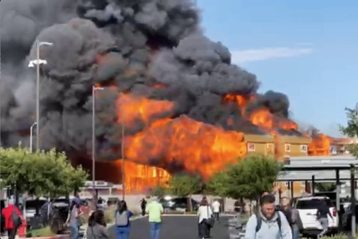 A huge fire was burning in the southwest Las Vegas Valley on June 20, 2023. (Ryan Hendershot)