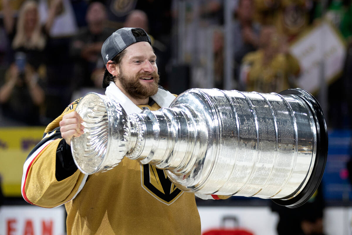 Adin Hill dari Golden Knights menjadi agen bebas utama setelah memenangkan Piala Stanley
