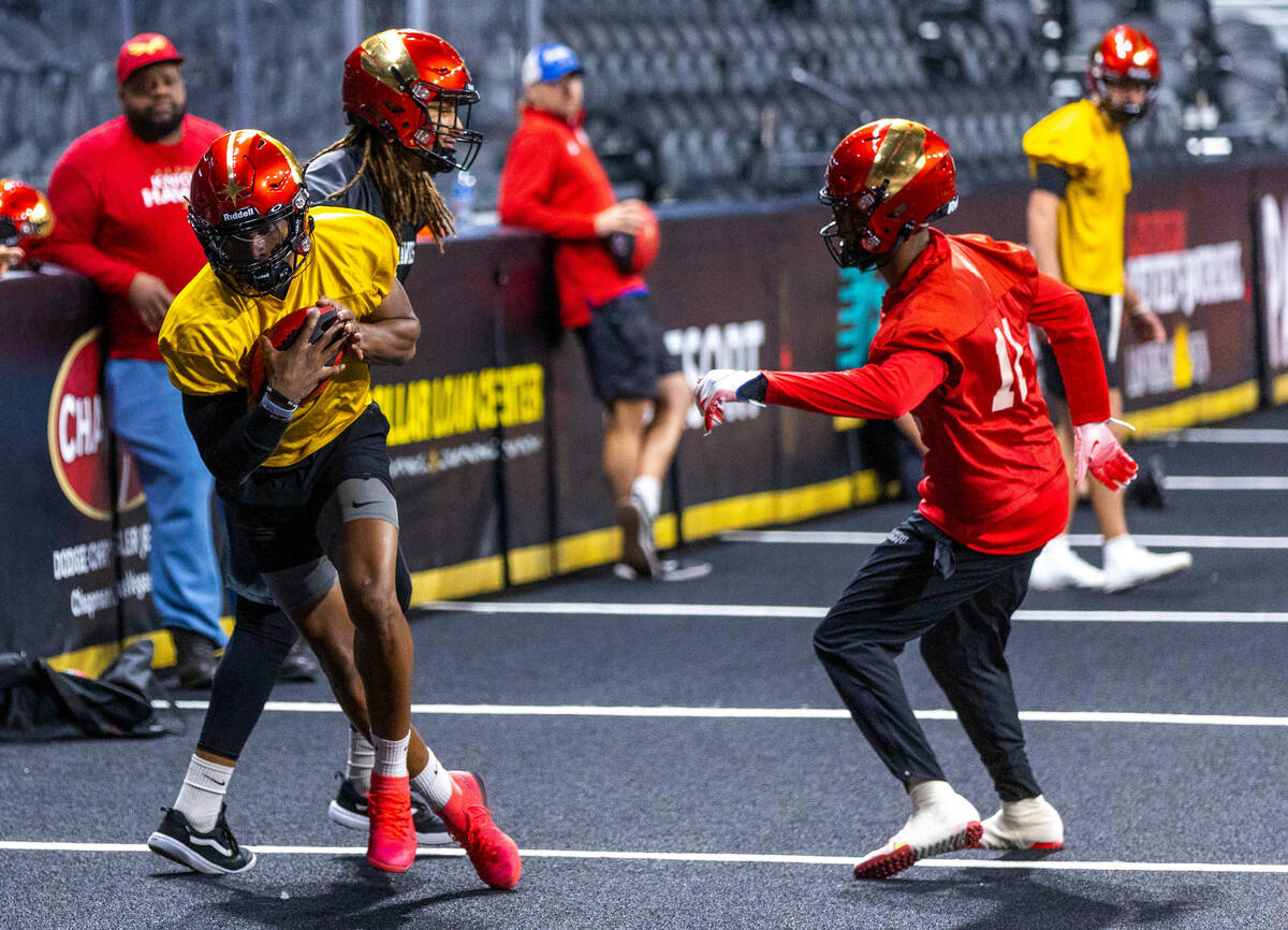 Vegas Knight Hawks quarterback Daquan Neal heads for the end zone during practice at The Dollar ...