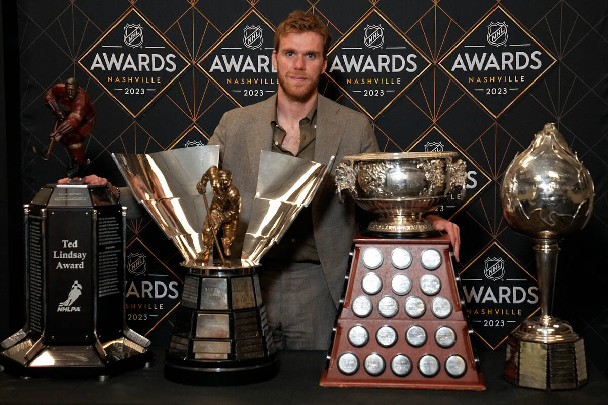 Golden Knights menutup acara penghargaan NHL, tetapi memamerkan Piala Stanley