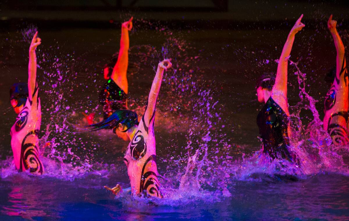 Pemain Cirque du Soleil terluka dalam tindakan baru selama pertunjukan Strip
