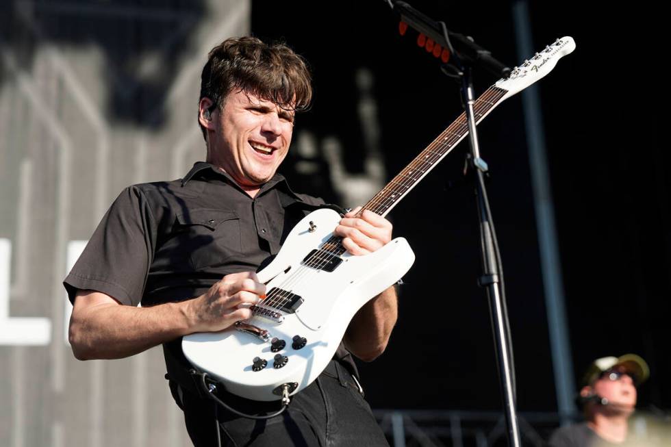 Jim Adkins dari Jimmy Eat World akan tampil di hari ketiga Riot Fest pada Minggu, 18 September 2022, sebuah ...