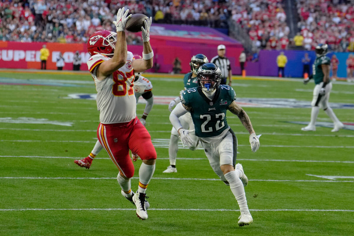 Kansas City Chiefs tight end Travis Kelce (87) catches a pass for a touchdown in front of Phila ...