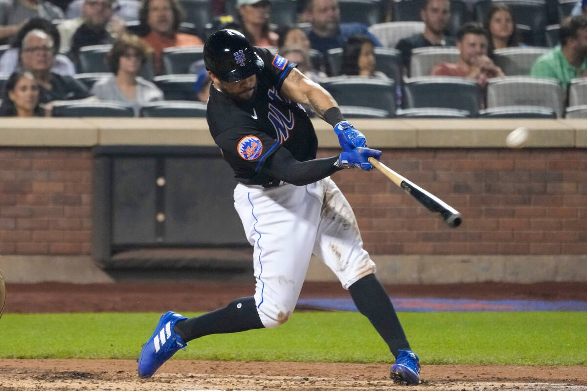 New York Mets' Tommy Pham hits a solo home run against the San Francisco Giants during the sixt ...