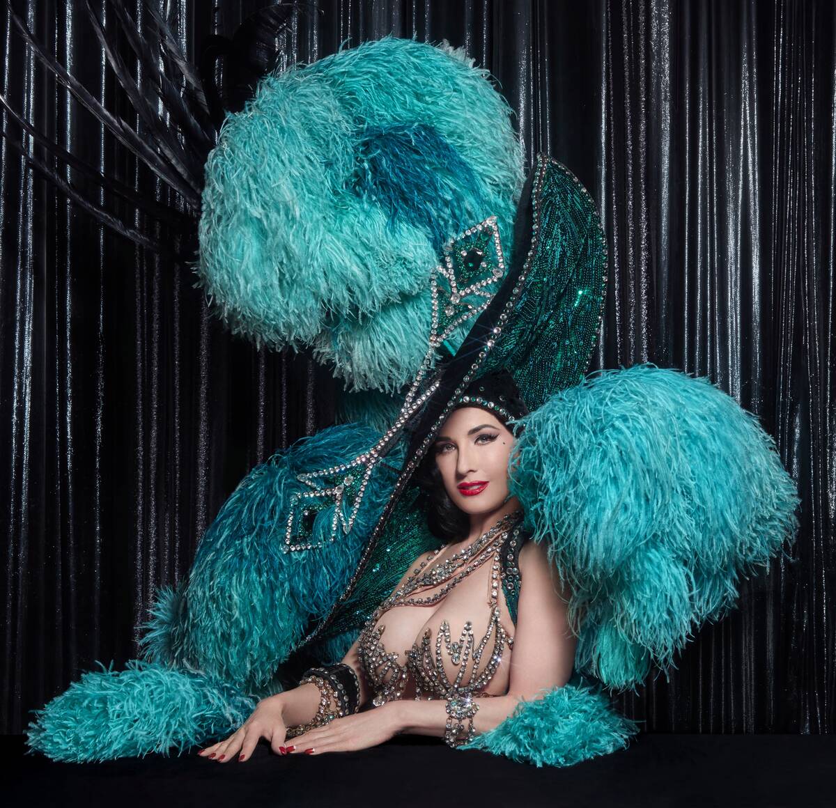 Burlesque performers from Circusperformers.co.uk