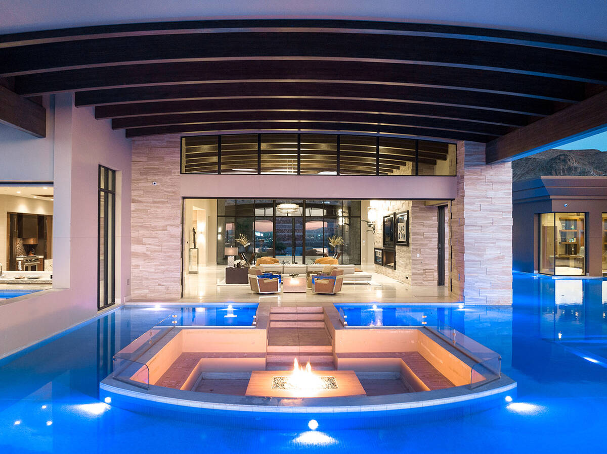 A fire feature and gathering place in the pool. (IS Luxury)