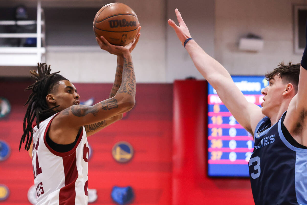 Cleveland Cavaliers forward Emoni Bates (21) shoots the ball while Memphis Grizzlies forward Ja ...