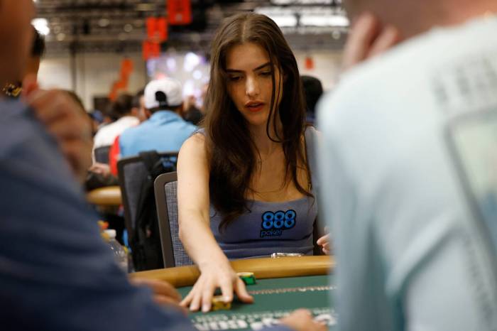 Alexandra Botez (botezlive) Crushing The Bomb Pot 3 Times in A row🔥⁠ ⁠ ⁠ ⁠  #poker #chipporn #wsop #chips #bracelethunting #pokerchips…