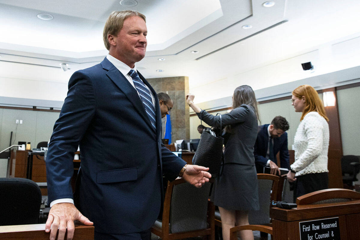 Mantan pelatih Raiders Jon Gruden memohon kepada Wall Street Journal untuk tidak memuat cerita yang merusak