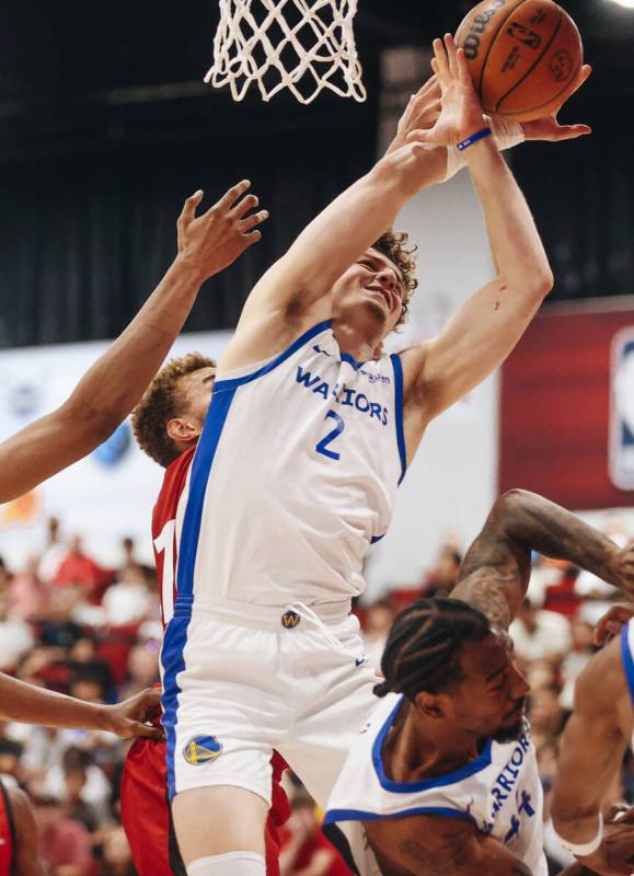 Golden State Warriors guard Brandin Podziemski (2) fights to grab the ball for a steal during a ...
