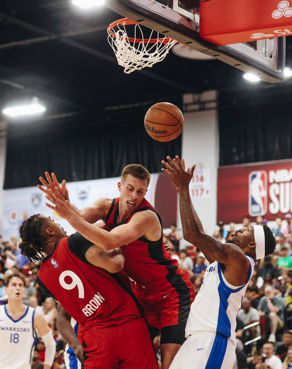 Toronto Raptors guard/forward Joe Wieskamp (center) misses the ball during an attempt to steal ...