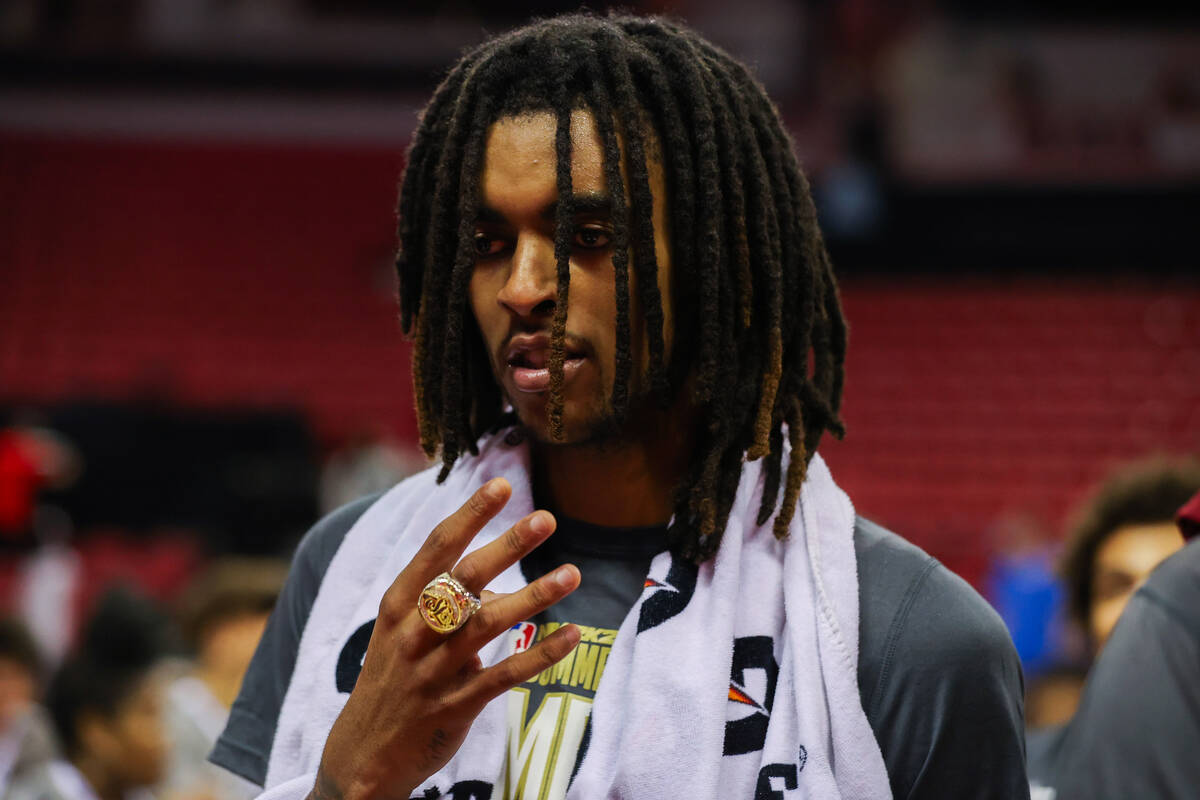 Cleveland Cavaliers forward Emoni Bates (21) flexes his new ring after winning the NBA Summer L ...