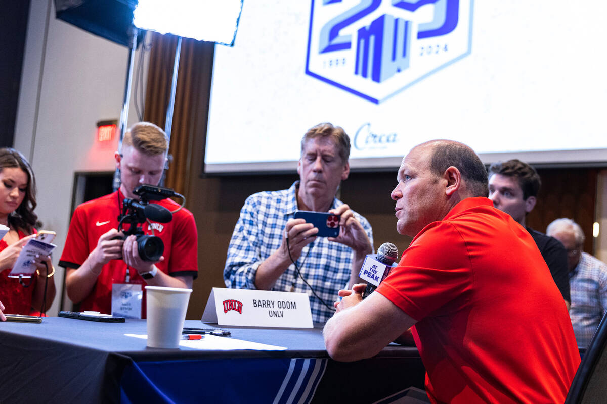 Pemungutan suara tempat pertama sepak bola UNLV dalam jajak pendapat media Mountain West menjelaskan