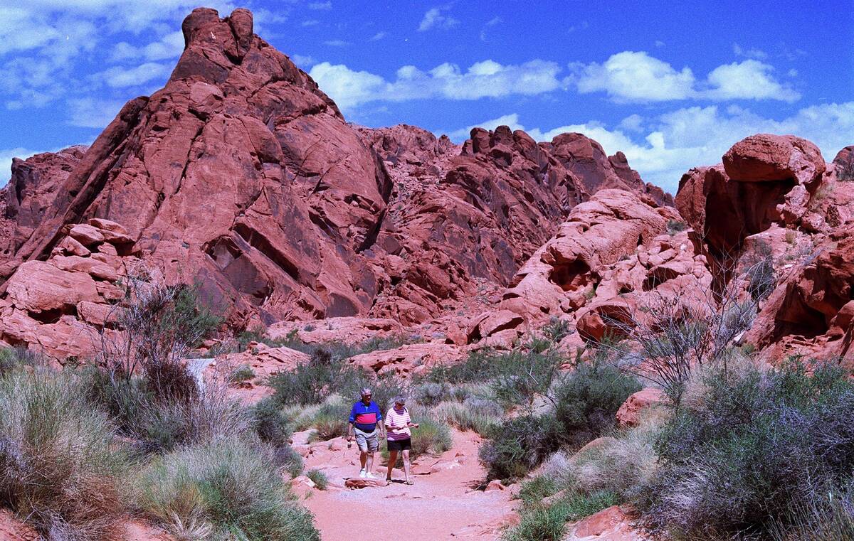 A couple hikes to the mouse's tank at the Valley of Fire State Park in 2000. (Las Vegas Review- ...