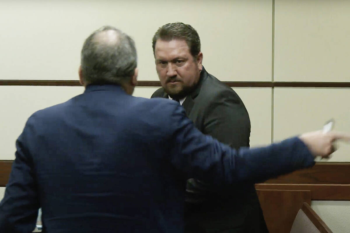 Former Henderson police union president Gary Hargis, right, during a hearing at Henderson Justi ...