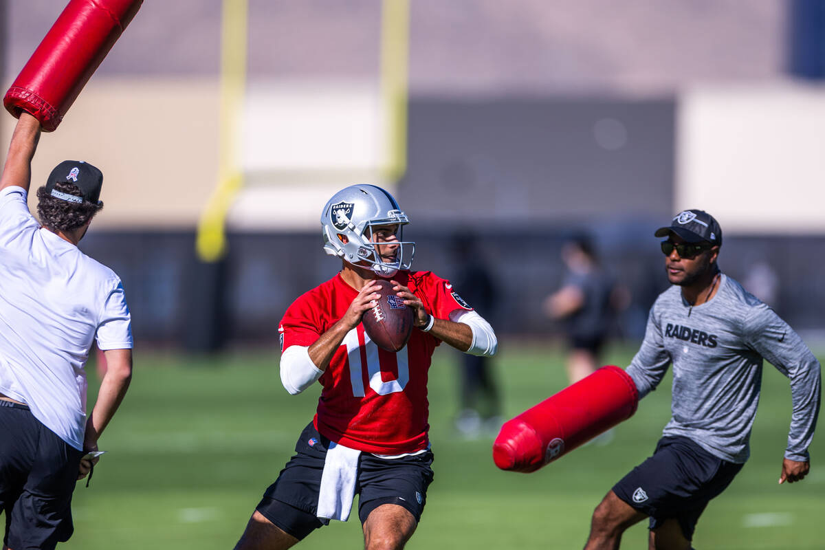Raiders QB Jimmy Garoppolo (10) sets up to pass during training camp at the Intermountain Healt ...