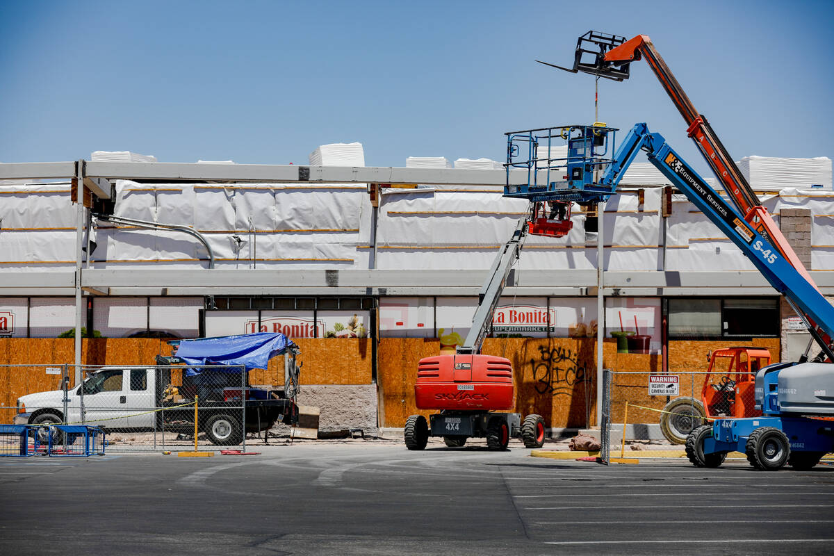 La Bonita grocery store under construction on Desert Inn Road in Las Vegas, Thursday, Aug. 3, 2 ...