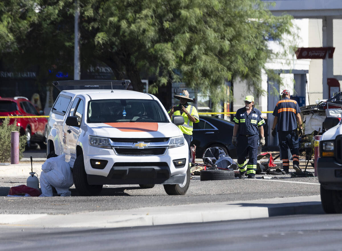 2 injured when car plunges from top of Fashion Valley parking garage