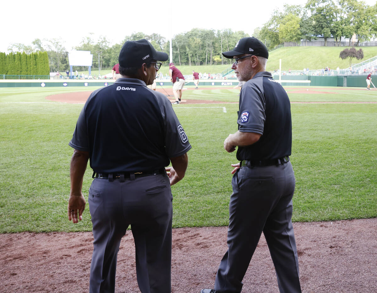 Ben Sprague of Las Vegas, right, and Andy Pagan, volunteer umpires, take the field during the L ...