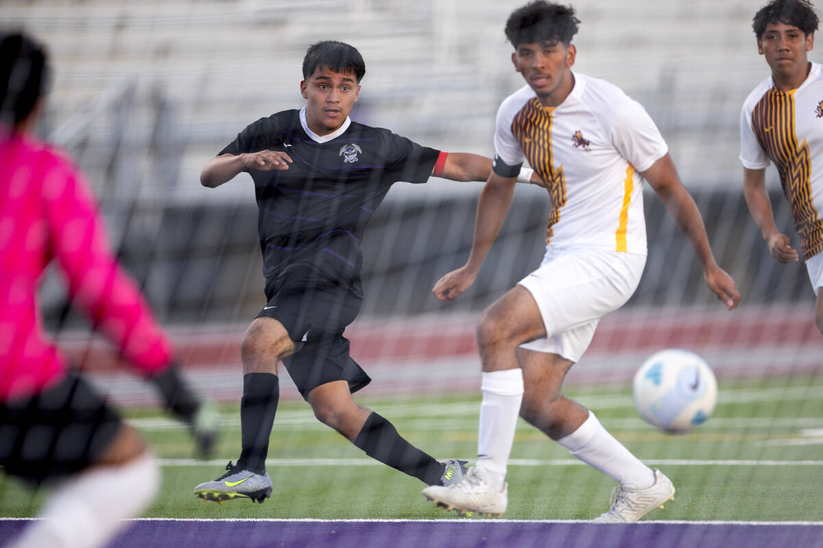 Sunrise Mountain’s Michael Pelcastre, center left, and Eldorado’s Jesse Garcia, c ...