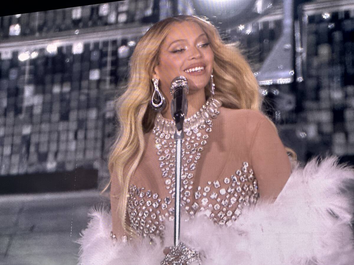 Mange farlige situationer bifald Middelhavet Beyoncé shows superstar power in Allegiant Stadium premiere | Kats |  Entertainment | Entertainment Columns