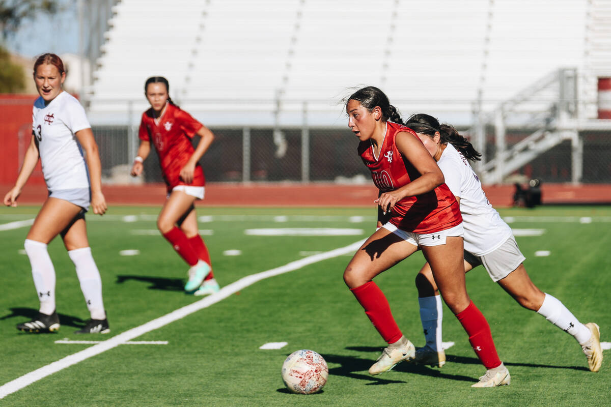 Arbor View player Kate Oliva (10) kicks the ball during a game against Cimarron-Memorial at Arb ...