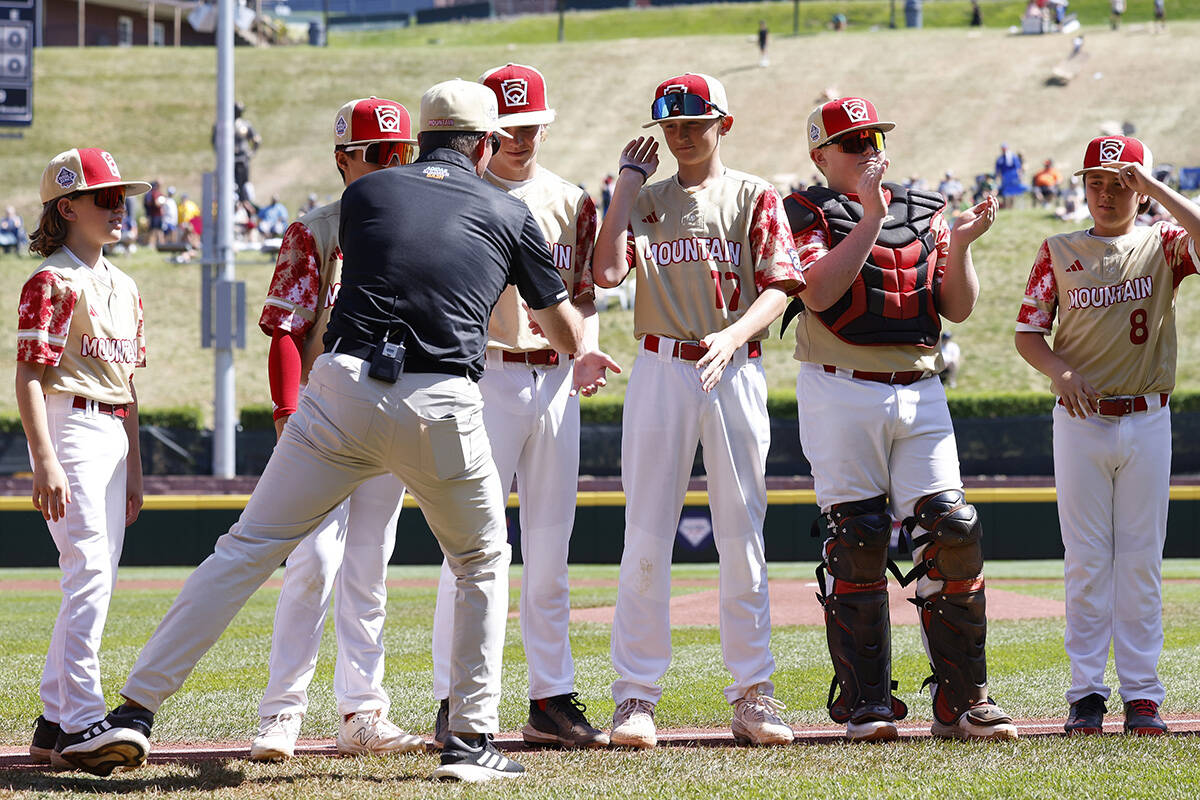 The Henderson All-Stars manager Ryan Gifford is greeted by his players as the team takes the fi ...