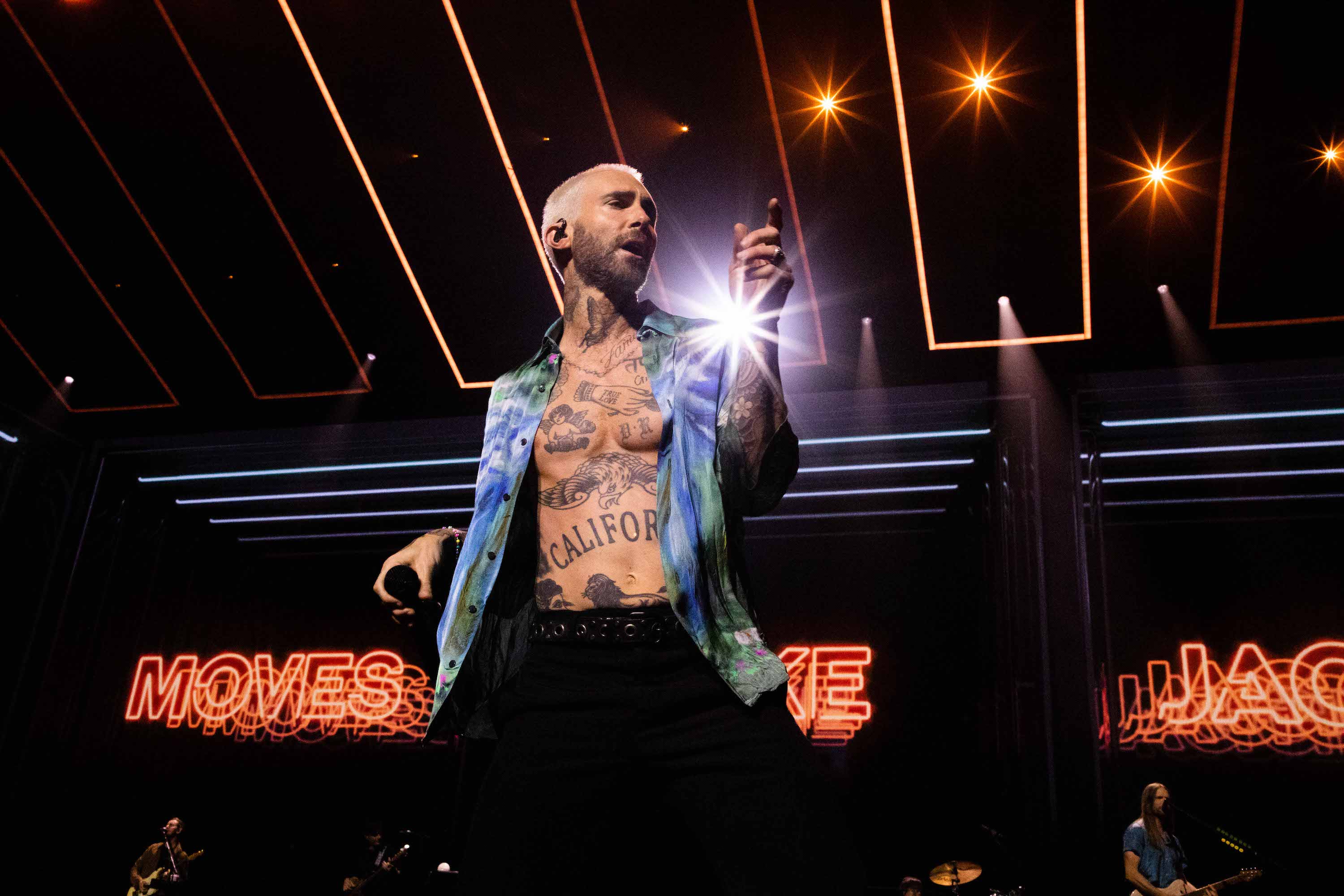 Maroon 5 singer Adam Levine abruptly exits Las Vegas Strip event | Kats ...