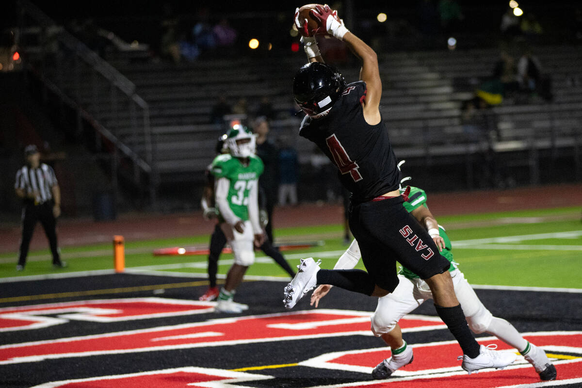 Las Vegas' Julian Torres (4) makes a touchdown catch while Rancho can’t stop him during ...