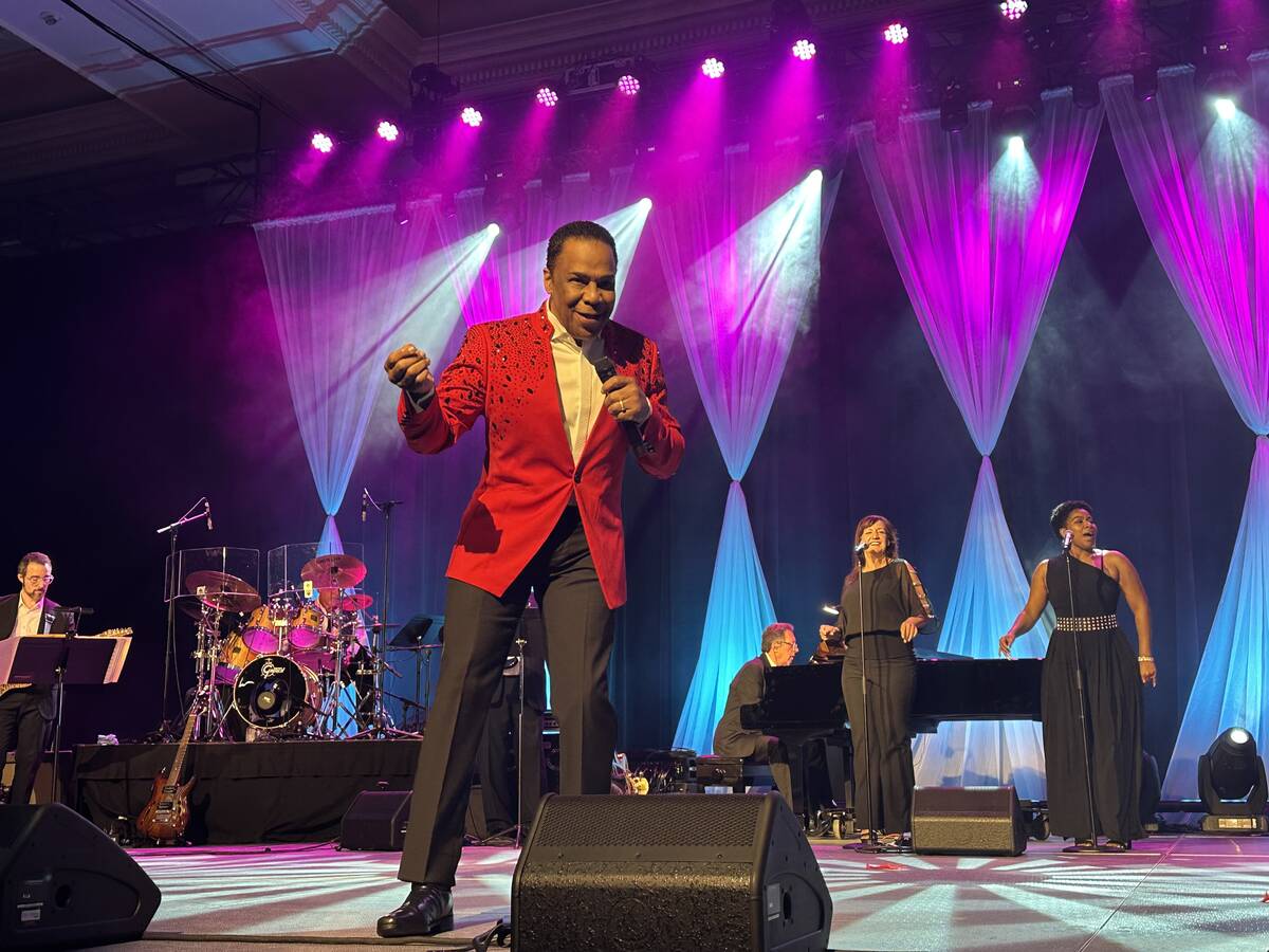 Earl Turner performs during a wedding vow-renewal ceremony for nearly 300 couples as Las Vegas ...