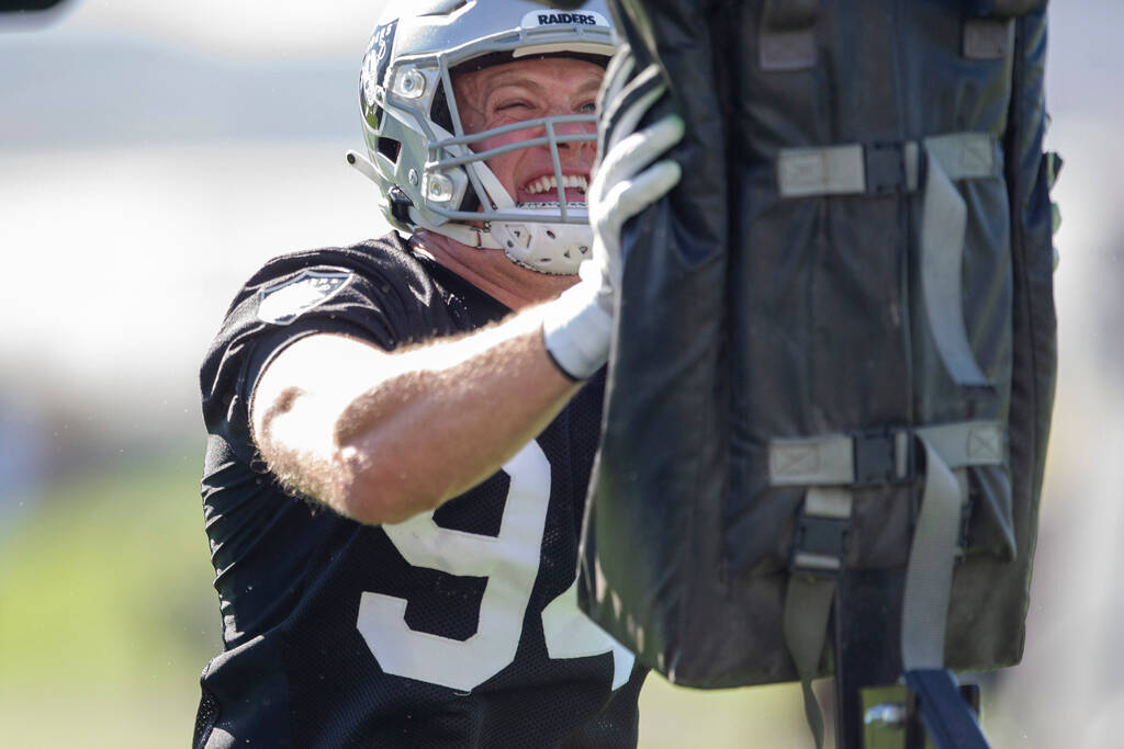 Raiders defensive end Carl Nassib (94) hits the tackle posts during a practice session at the R ...