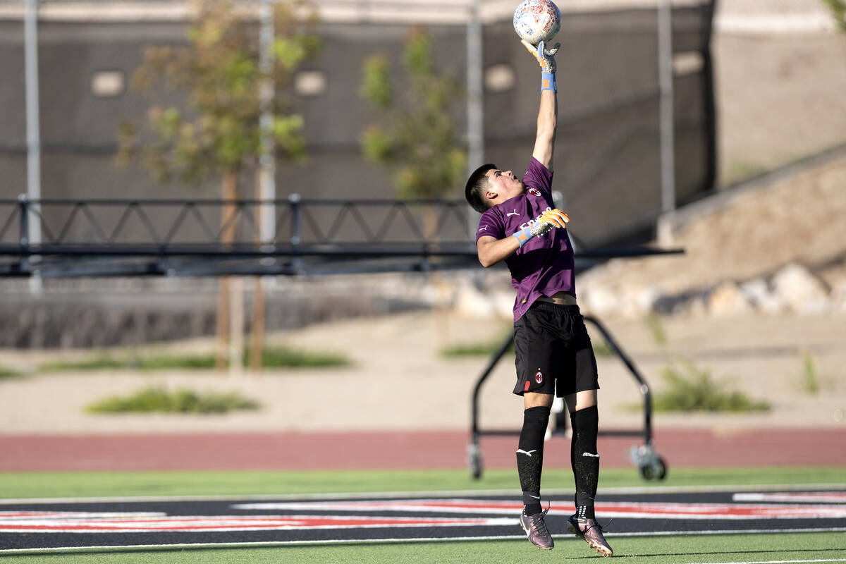 Sunrise Mountain's goalkeeper Joshua Barrera Serrano (1) gets his hands on the ball but can&#x2 ...