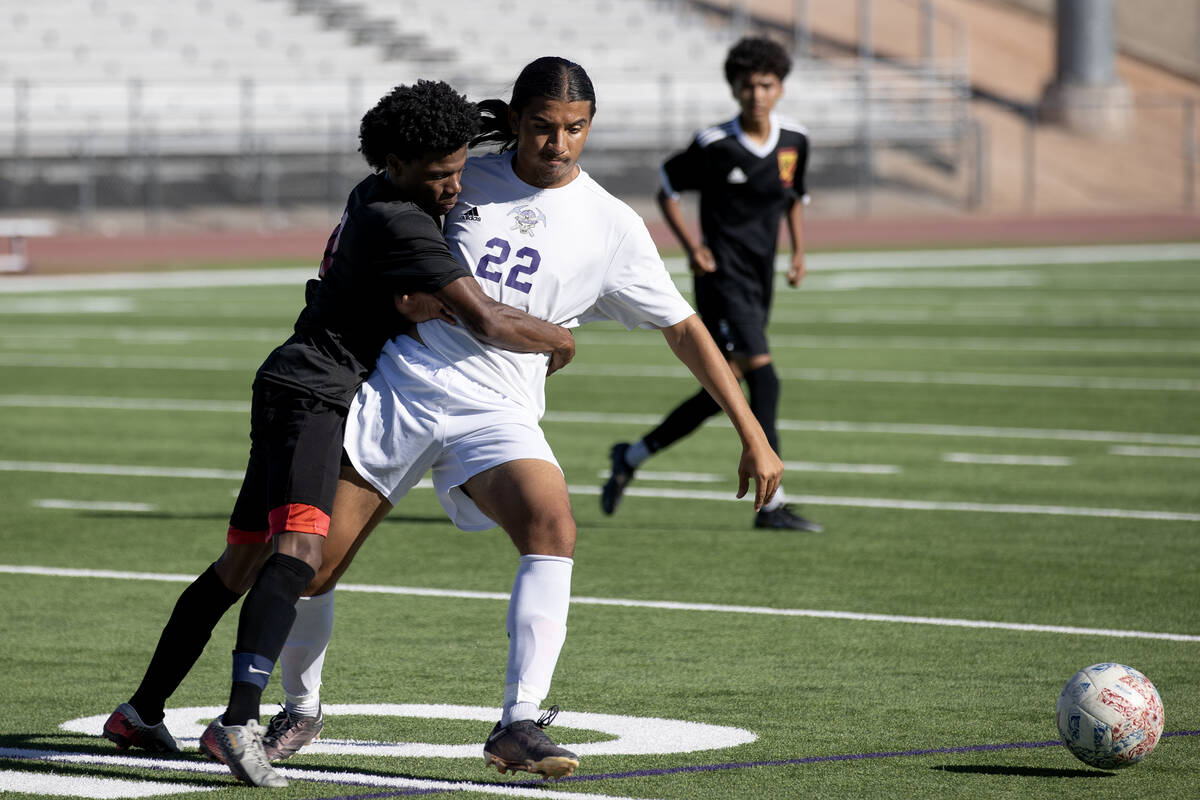 Las Vegas' Jordan Brown (32) grabs hold of Sunrise Mountain's German Alvarado Parra (22) while ...