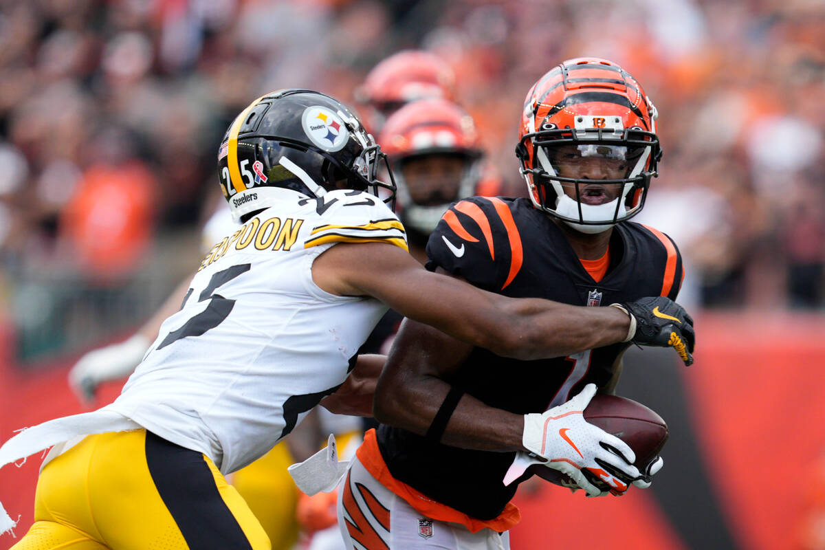 Cincinnati Bengals wide receiver Ja'Marr Chase (1) runs against Pittsburgh Steelers cornerback ...