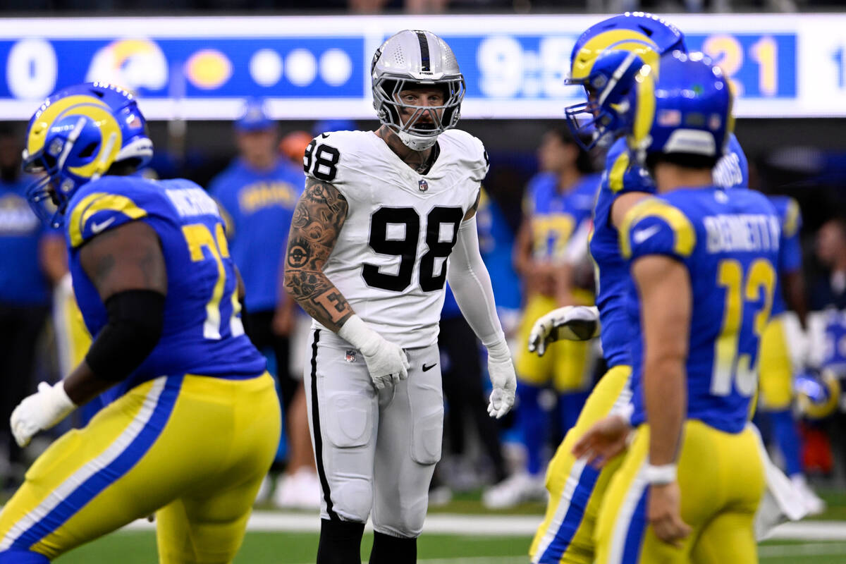 Las Vegas Raiders defensive end Maxx Crosby, center, lines up against the Los Angeles Rams duri ...