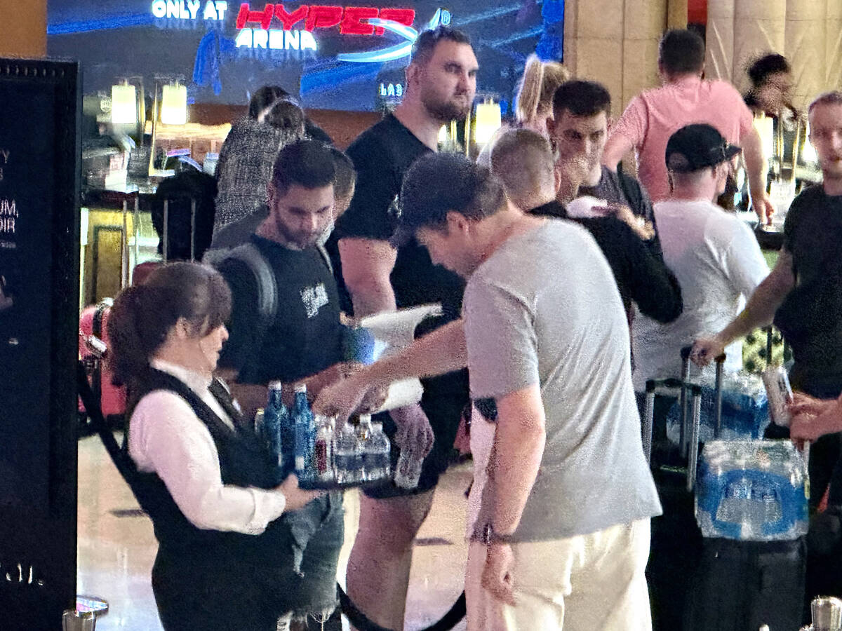 Drinks are served to guests as they wait to check-in at the Luxor front desk on Tuesday, Sept. ...