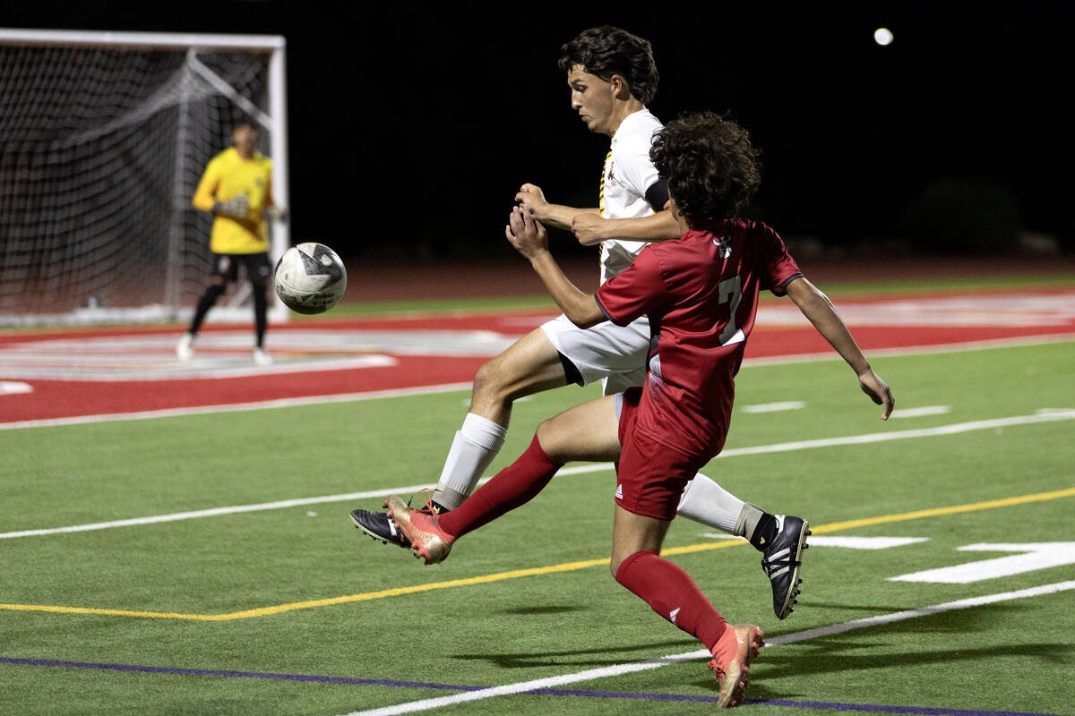 Eldorado’s Luke Ostler, behind, defends against Arbor View's Bryce Rocha (7) during a bo ...