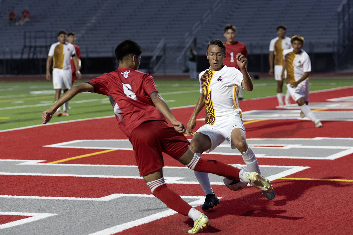 Eldorado defender Daniel Cooke, center right, dribbles against Arbor View's Salman Shah (6) dur ...