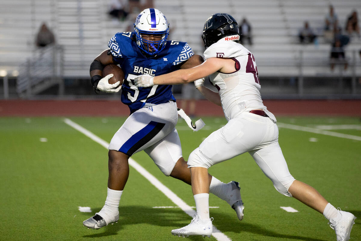 Basic linebacker Tanner Nabors (51) rushes the ball through an attempted sack by Faith Lutheran ...