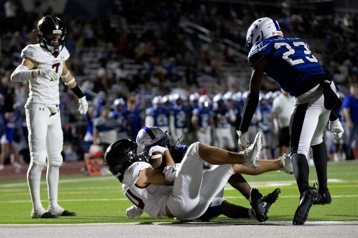 Faith Lutheran quarterback Graham Radke (10) scores a touchdown to tie the game while Basic ...