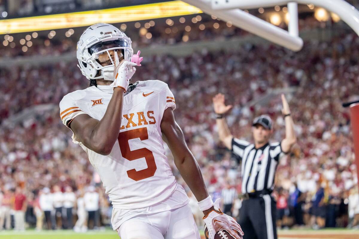Texas wide receiver Adonai Mitchell (5) gestures to the crowd after a touchdown against Alabama ...