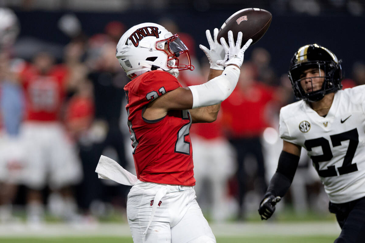 UNLV wide receiver Jacob De Jesus (21) catches a long pass before running in for a touchdown w ...